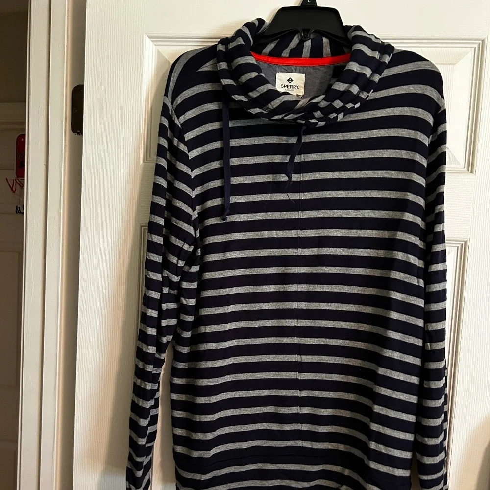 Sweatshirt - Picture 1 of 5
